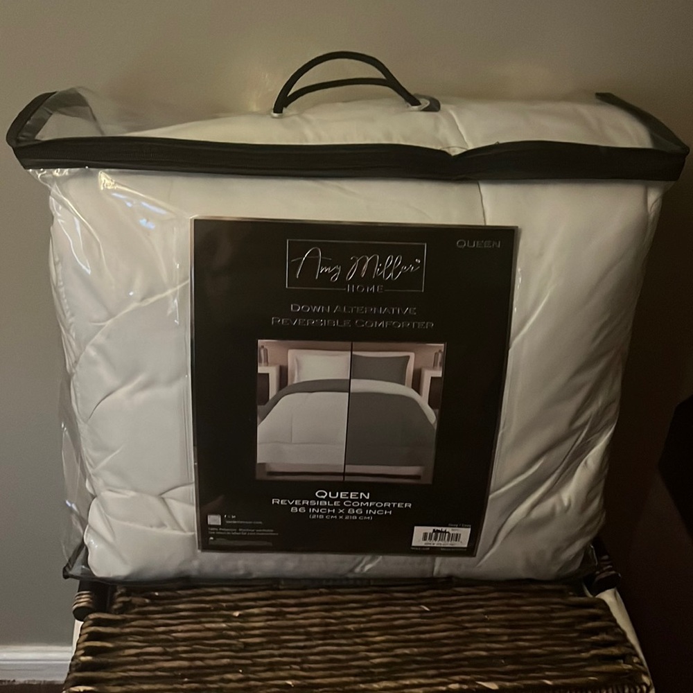 Queen size reversible comforter